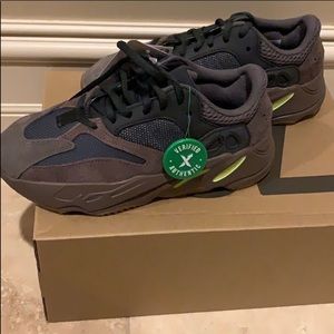 Yeezy Boost 700 Mauve